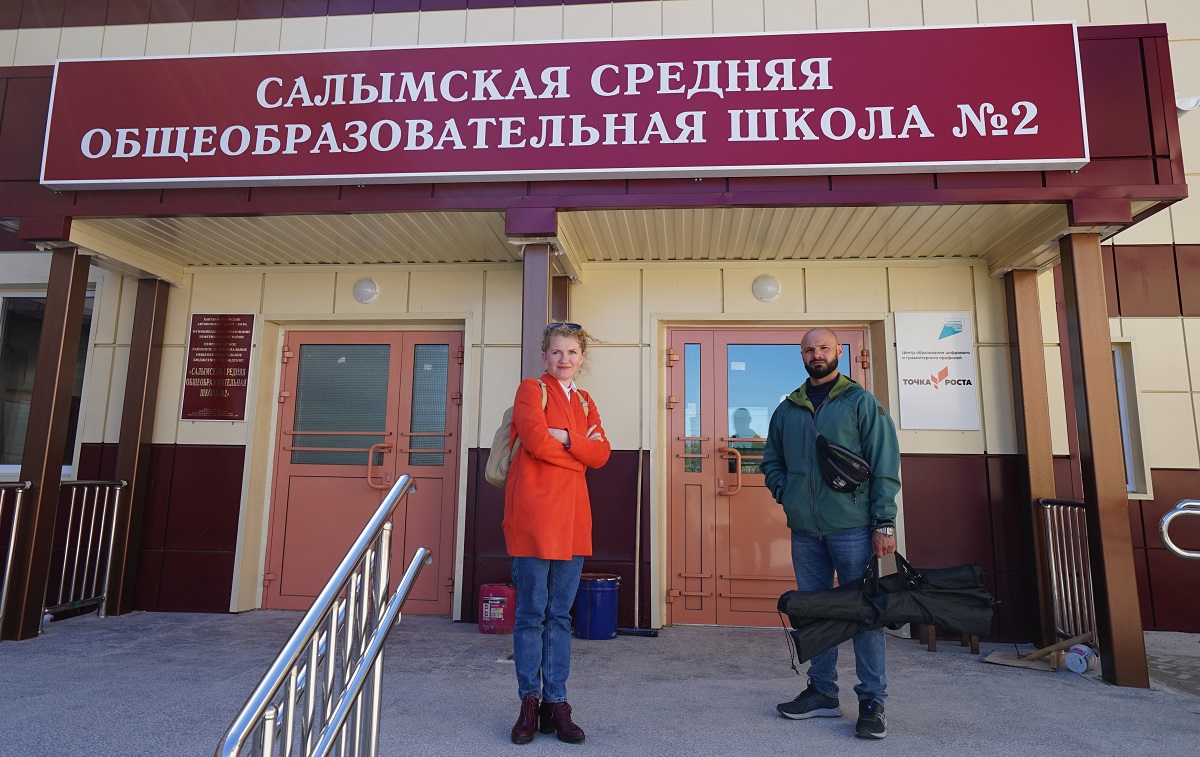 Археологи начали монтировать выставку в Салымской школе к Открытию югорского полевого сезона