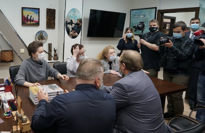 Югорские ученые обсудили с губернатором развитие археологической науки в регионе