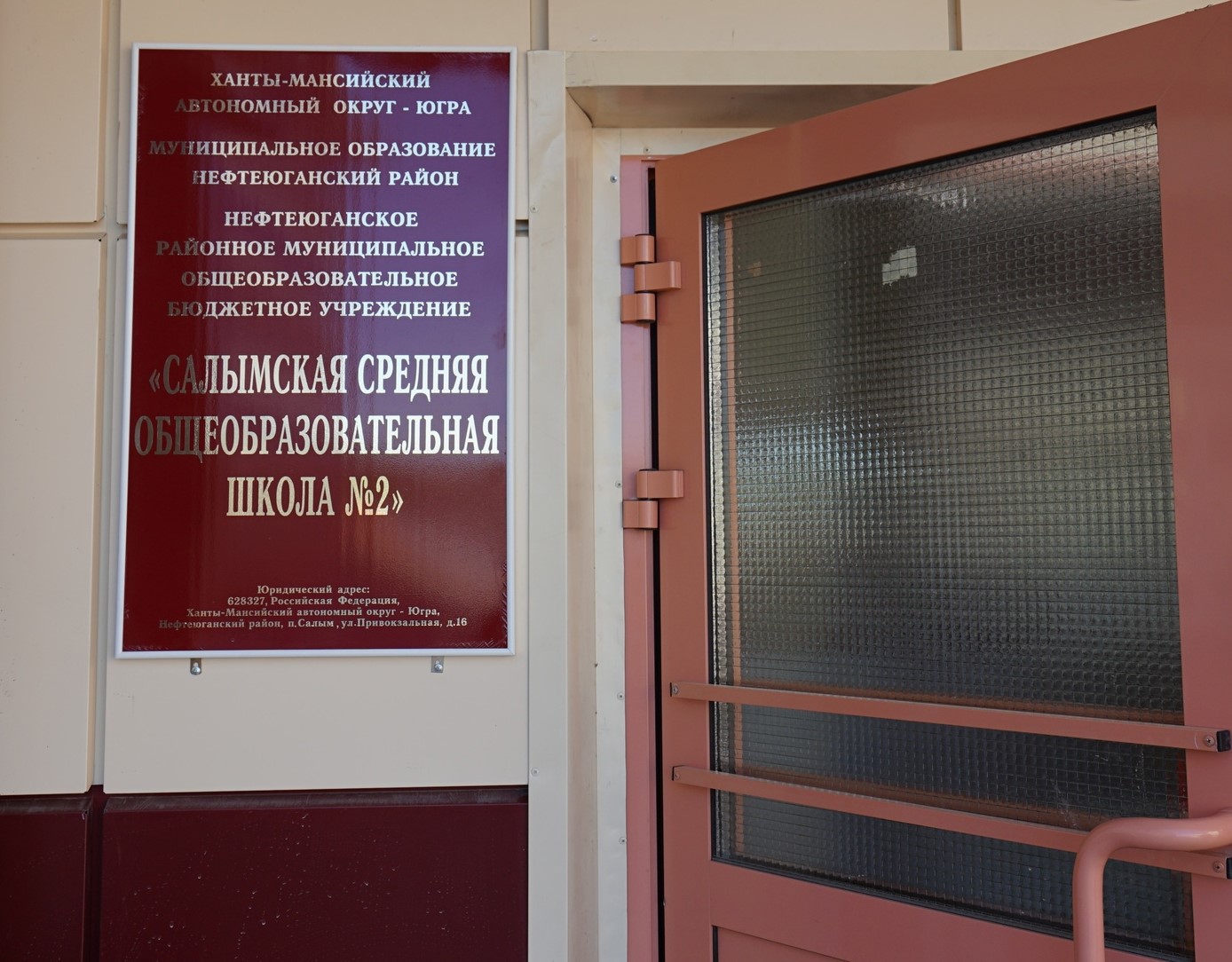 Югорские археологи научат школьников вскрывать кокосы древними остроконечниками 