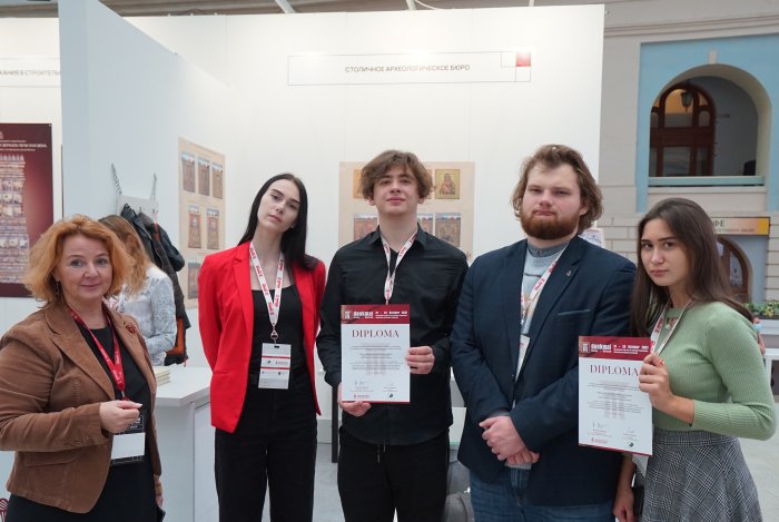 Сургутские студенты-историки представили доклады на Международной выставке denkmal в Москве 