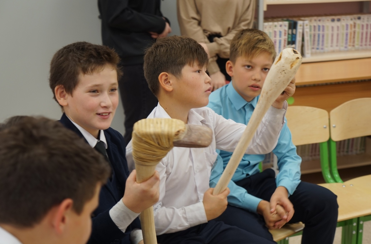 Мастер-класс по расщеплению камня в Салымской СОШ№ 2