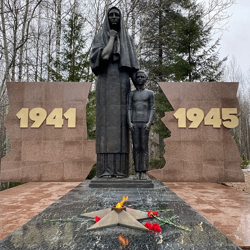 Памятник «Скорбящая мать»