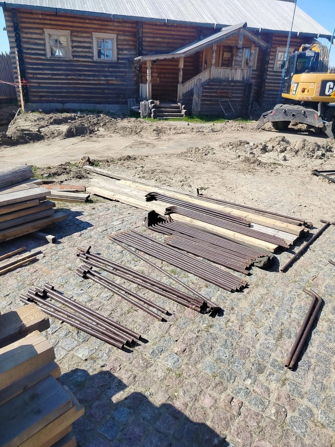 Молодёжная археологическая экспедиция СурГУ отправилась на раскопки Обдорского холма в Салехарде