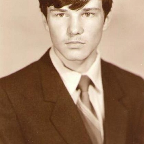 Памятник в Пойковском. Александр Леонидович Захаров