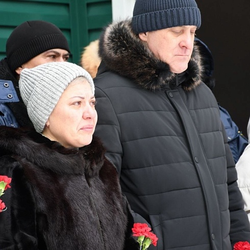 Мемориальная доска в пгт. Пойковский. Антон Михайлович Могутов