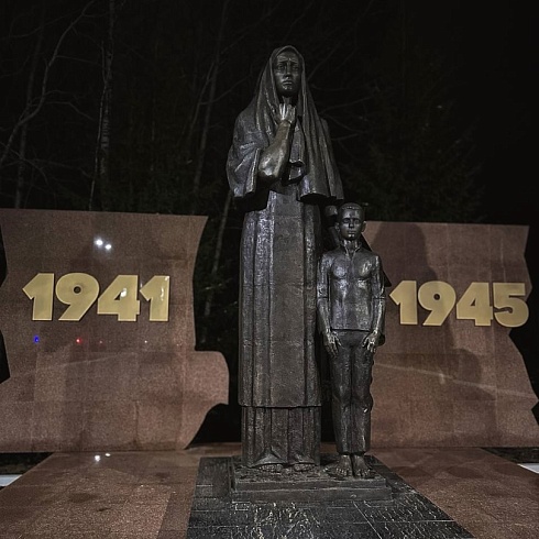 Памятник «Скорбящая мать»